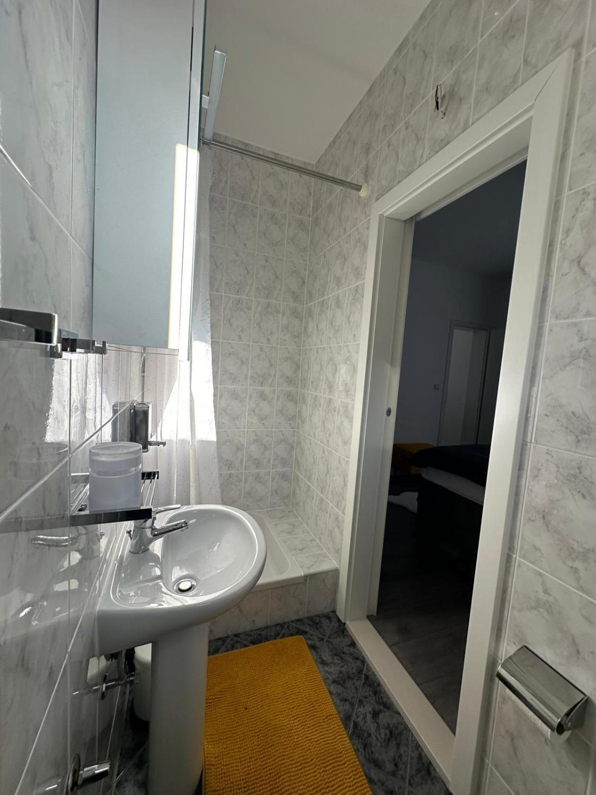 Apartments Villa Sunce Dugi Rat Exterior photo