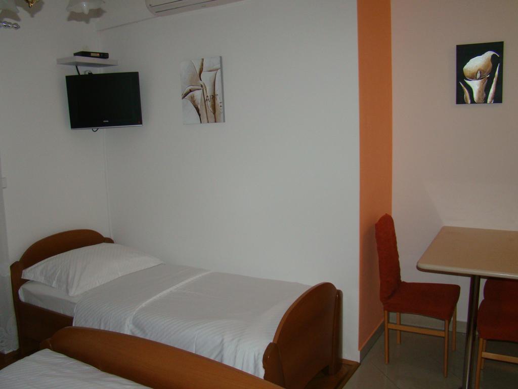 Apartments Villa Sunce Dugi Rat Room photo