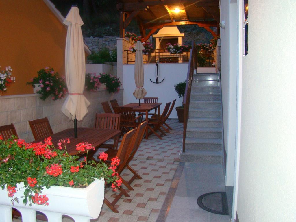 Apartments Villa Sunce Dugi Rat Exterior photo