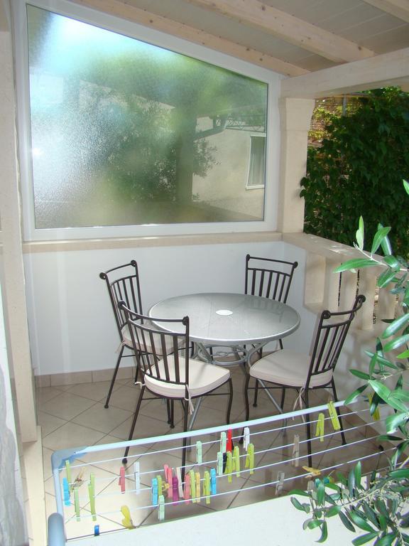 Apartments Villa Sunce Dugi Rat Exterior photo